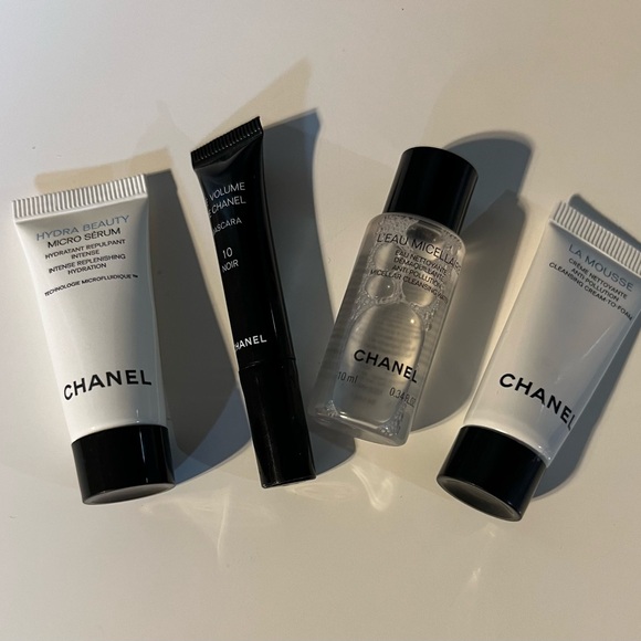 Chanel box with samples - Picture 2 of 3